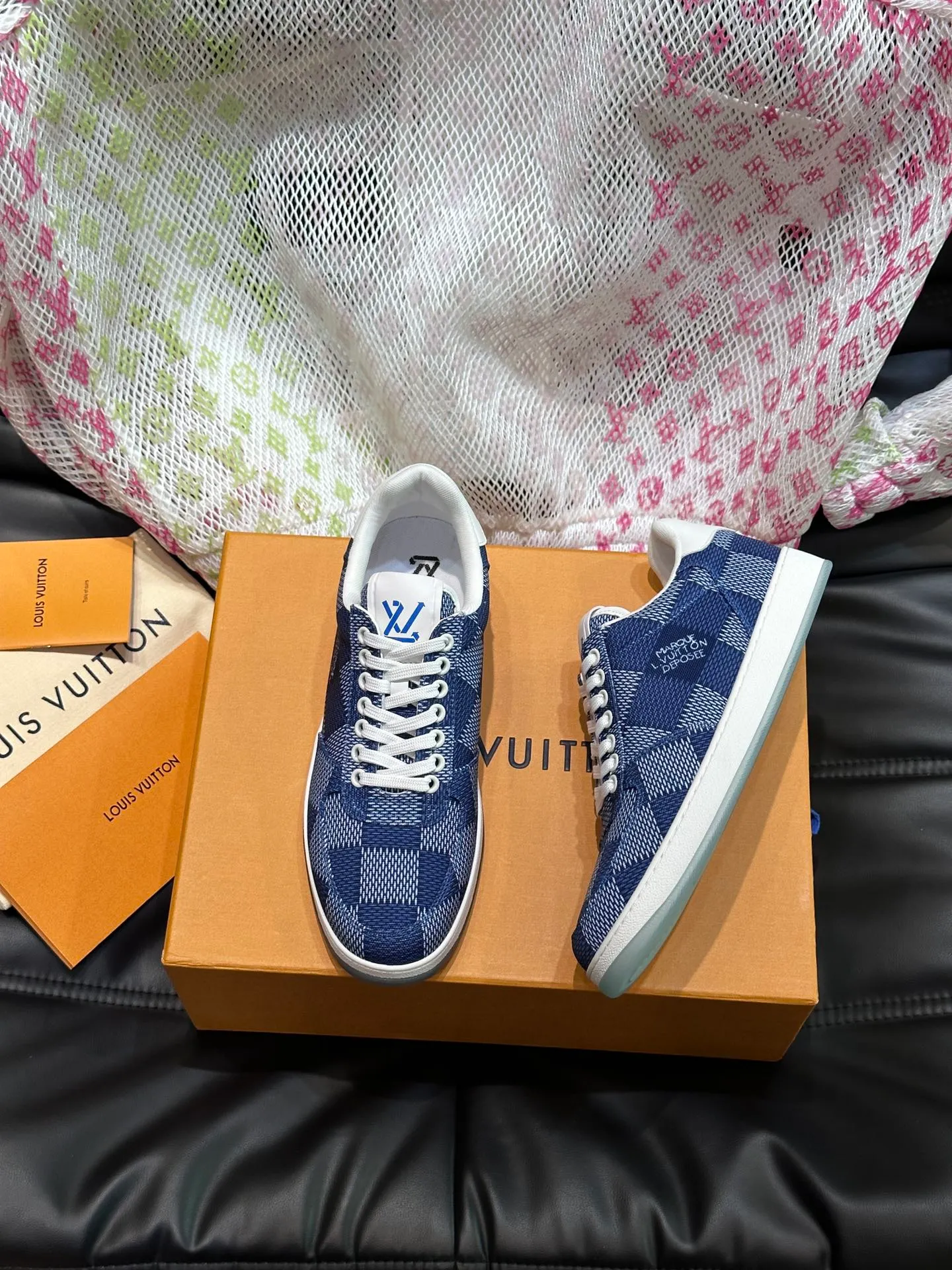Men's Men's Shoes 💰p420 "*OUIS *UITTO*" Rivoli men's low-top casual sneakers, the classic checkerboard pattern will never go out of style. This Rivoli environmentally friendly sneaker is made of 90% sustainable materials. It is recycled polyester fiber with the iconic Damier jacquard, and the outsole is shaped with recycled polyurethane. An upcycled LV logo perches on the tongue, while Louis Vuitton logos appear on the sides and rear. Comfortable and durable, versatile style, can be worn in all seasons, simple and fashionable item! Size: 38-44 (45 customized)